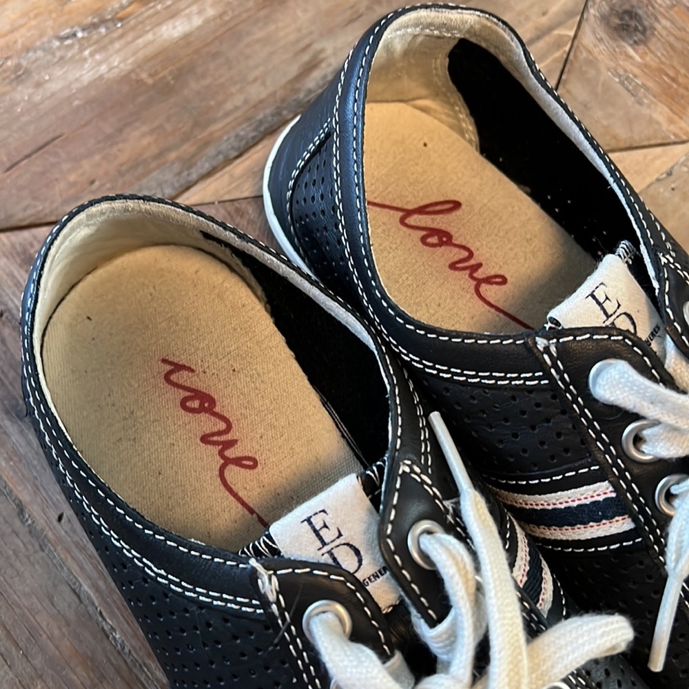 Ellen Degenerous Escondido sneakers. 7 - Picture 4 of 6